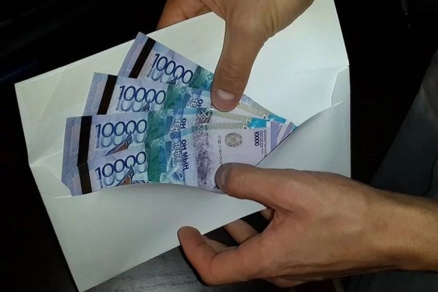 На севере Казахстана чиновник получил 5 лет тюрьмы за взятку в 500 тысяч тенге