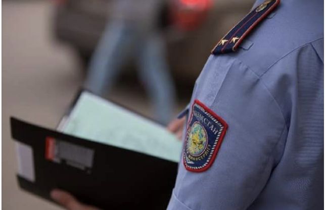 ​В Атырау линейные полицейские хотели «срубить» 50 тысяч, а получили приговор