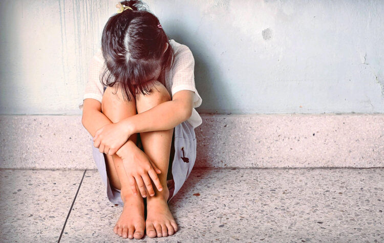 Казахстанка решила в суде защищать племянника, что семь лет насиловал ее несовершеннолетнюю дочь