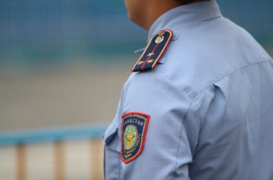 Работник СЭС в Шымкенте представлялся полицейским и занимался вымогательством