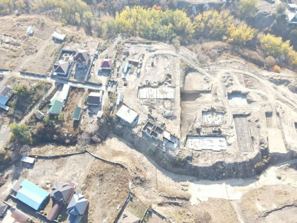 ЖК «Французский дом» строят без разрешения в горах Алматы