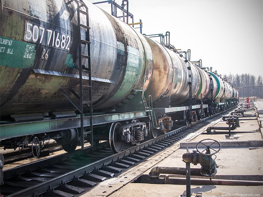Бензин на десятки миллионов вагонами незаконно вывозили из Казахстана