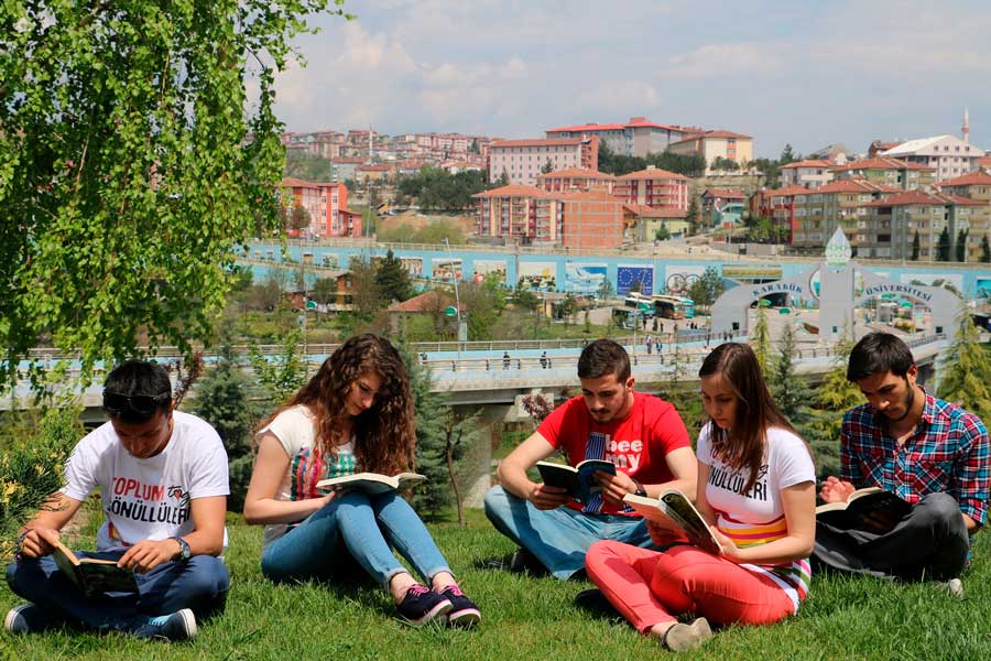 Казахстанцы требуют вернуть деньги за обучение в Турции