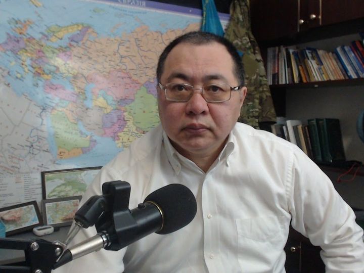  Адвокат: Суд признал право Ермека Нарымбаева на голодовку