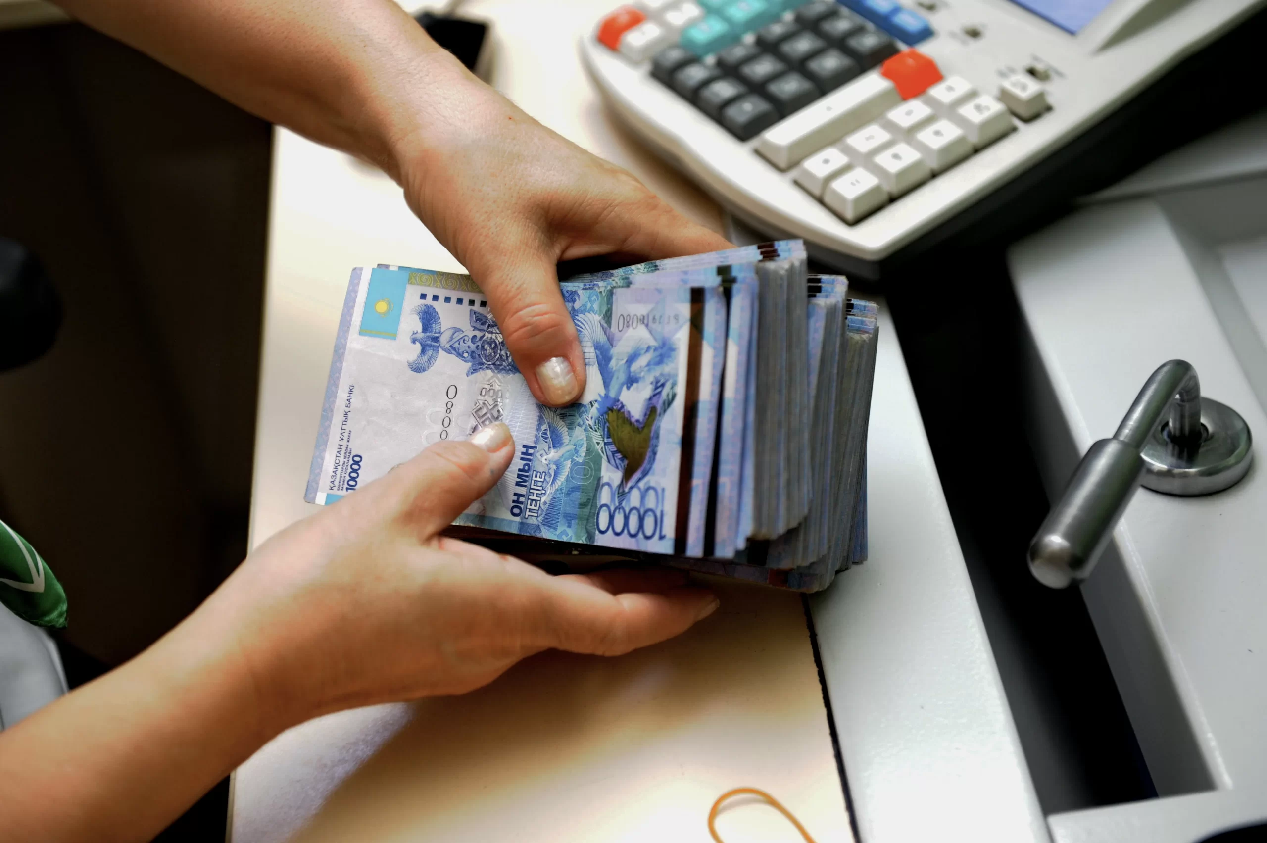 Предупреждать о последствиях невыплаты кредита хотят обязать банки в Казахстане