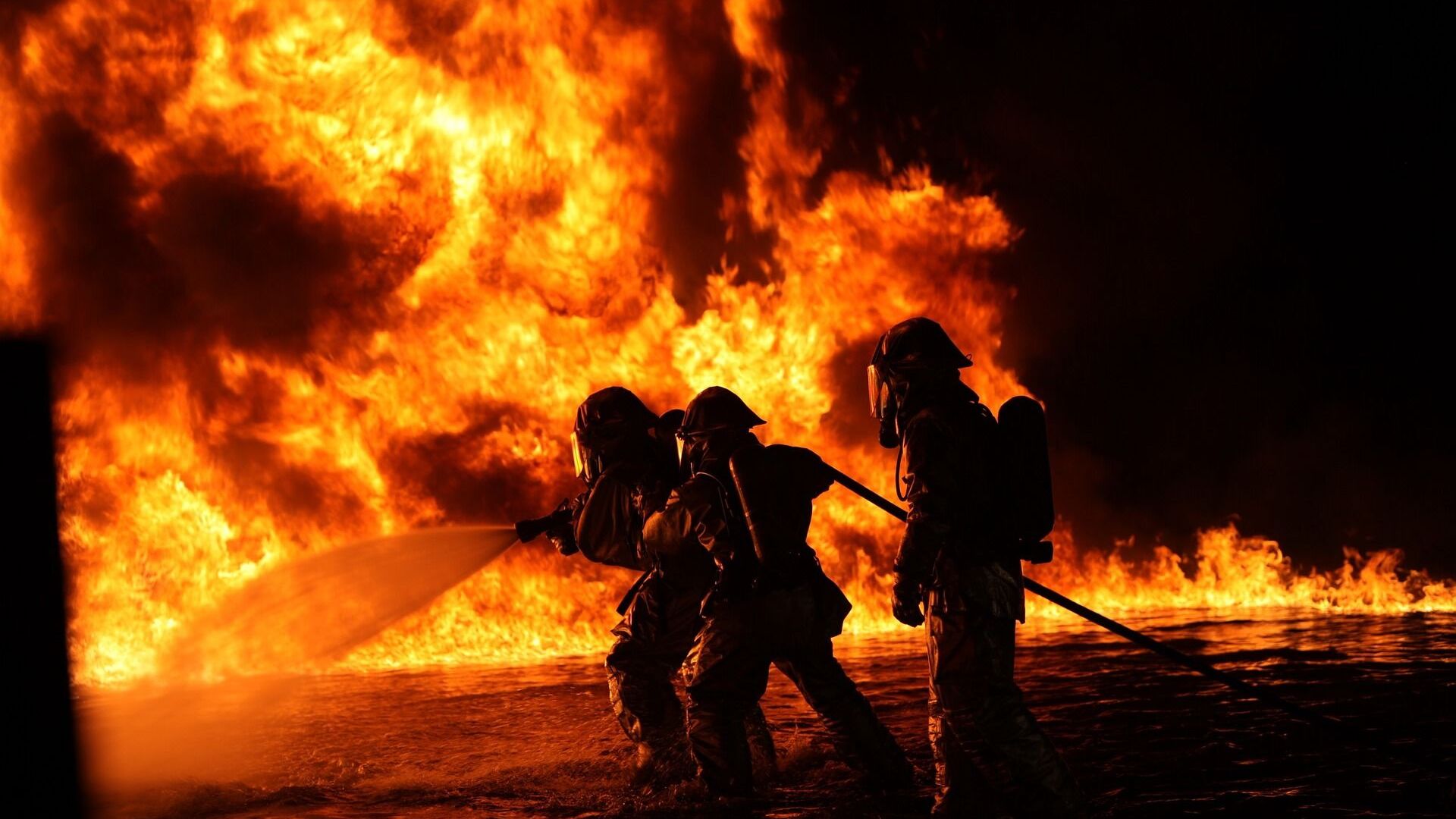  В Шымкенте завскладом крупной фирмы присвоил товаров на 700 000 тенге и устроил пожар на складе