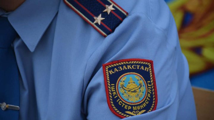  Взятка дело решит: полицейского и экс-сотрудника прокуратуры арестовали в Астане