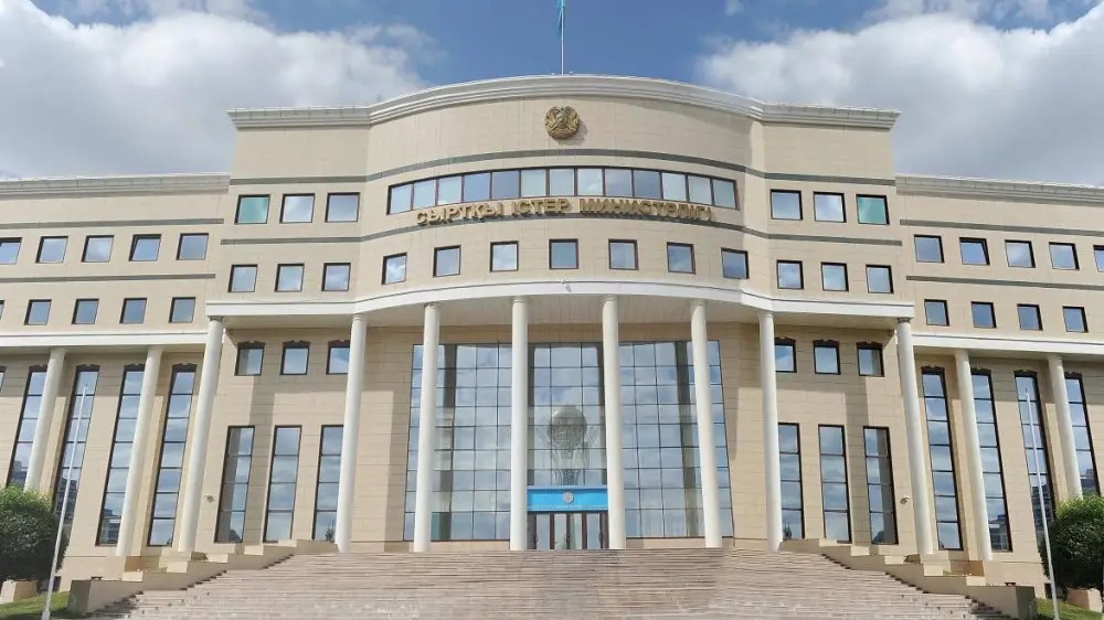  Казахстан вводит “золотую визу“